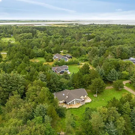 Samine - 2km From The Sea By Interhome